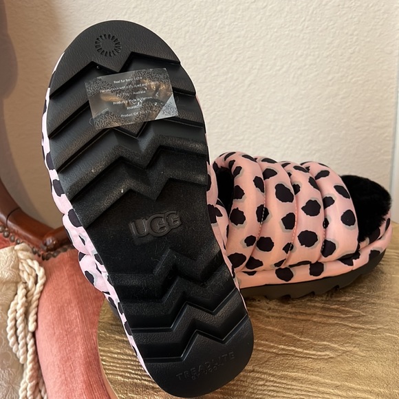 UGG Maxi Slides, pink leopard platform puff, black lambs wool, size 7 women’s - Picture 12 of 13